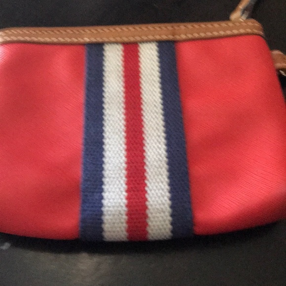 Nearly New Nine West Orange Wristlet 7x5. ❤️ - Picture 3 of 6